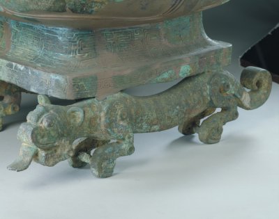 图片[3]-A square pot with animal ears and tiger feet-China Archive